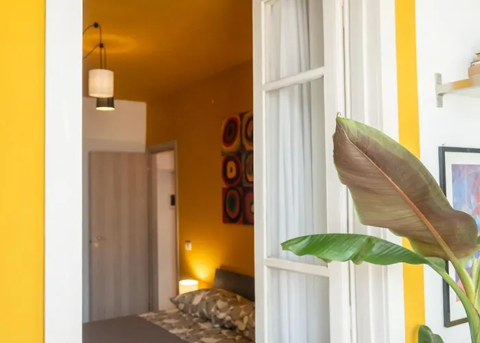 Yellow Pop - Design E Colore A * Roma
